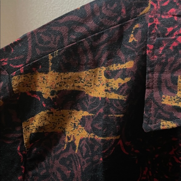 Charming R Abstract Pattern Top - Picture 4 of 5